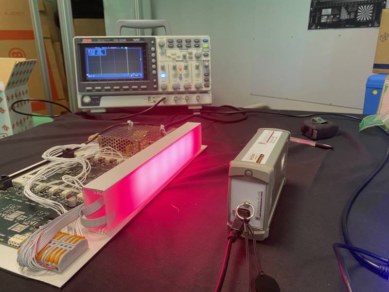Sources d'éclairage à LED multispectrales pour simulation de différents illuminants sur mesure